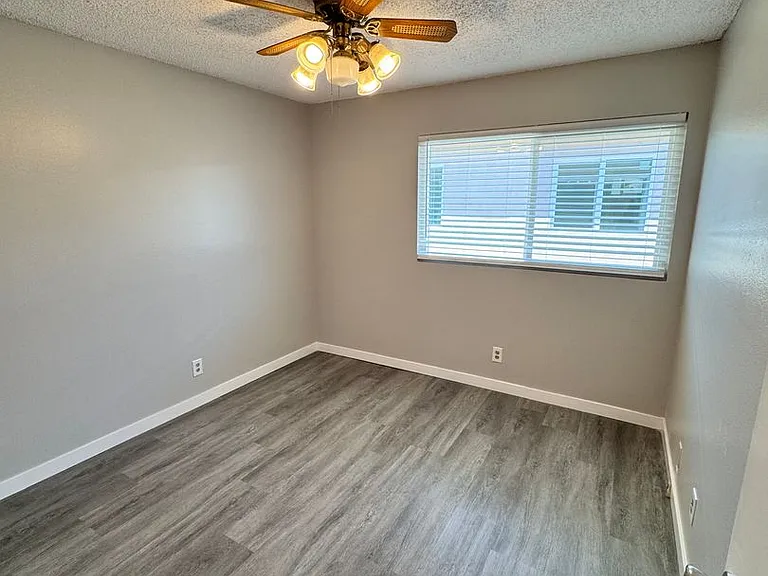 4321 Green Ave — Photo 18
