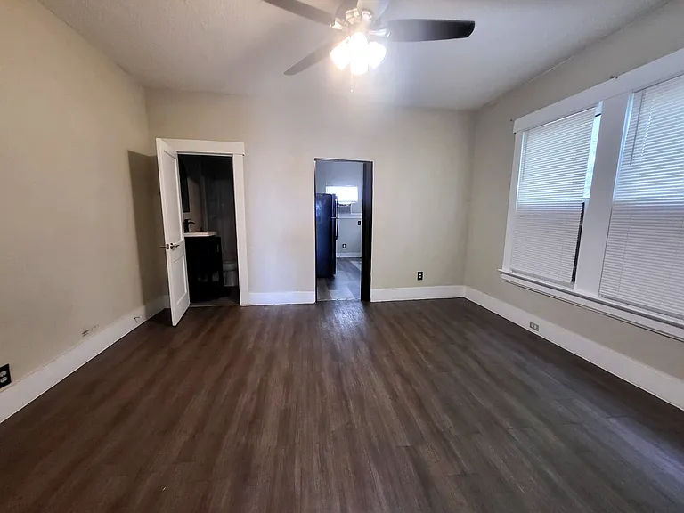 234 E 18th St #234 — Photo 5