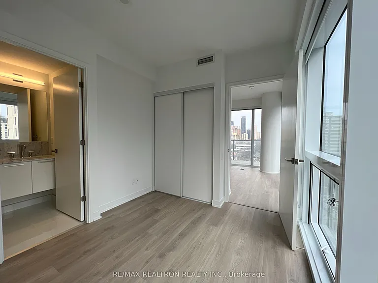 3 Gloucester St #1007 — Photo 13