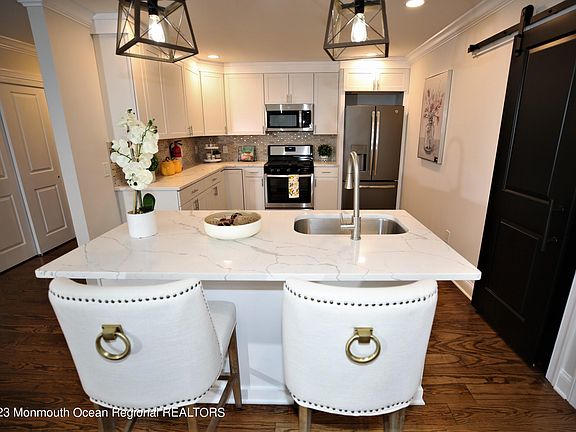 3rd image of 733 Weehawken Avenue