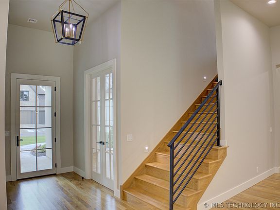 3rd image of 211 E 34th St