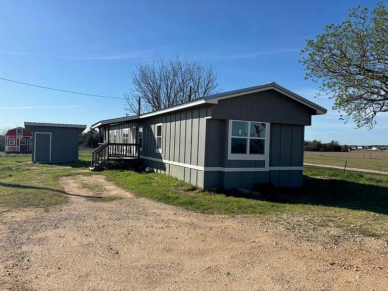 414 FM 969 — Photo 2