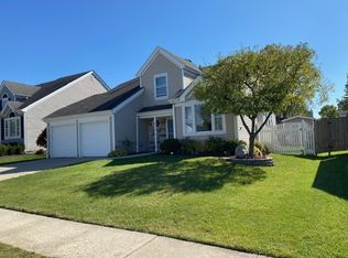 51 Garfield Ln, Streamwood, IL 60107