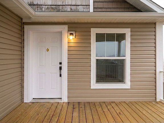 3rd image of 523 Tower View Ave