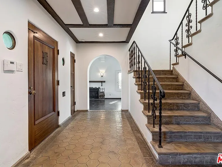 1304 San Vicente Blvd — Photo 4