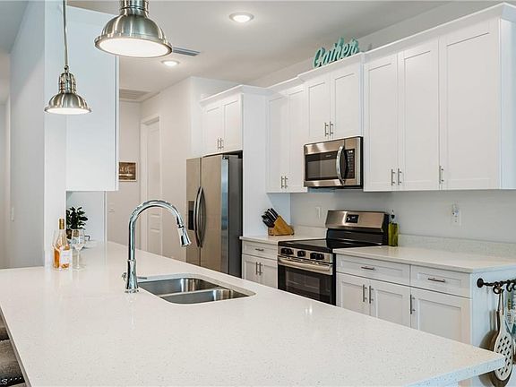 3rd image of 908 Hibiscus AVE