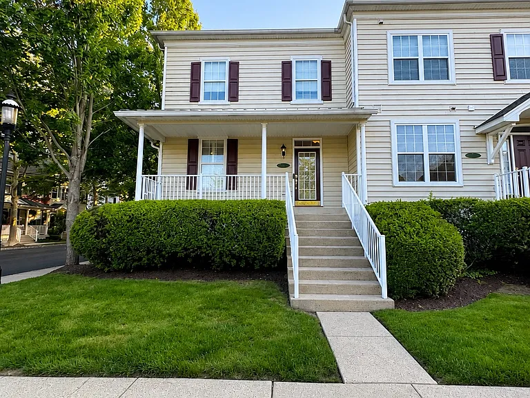 408 Lantern Dr #115 — Photo 2