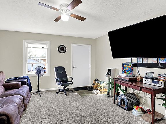 4th image of 308 N Winters Way