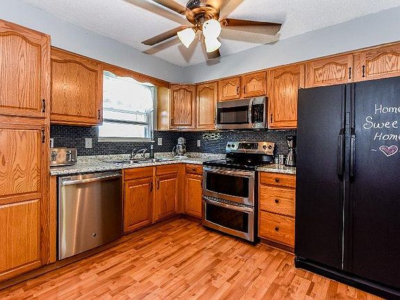 2nd image of 9303 Oakshire Cir