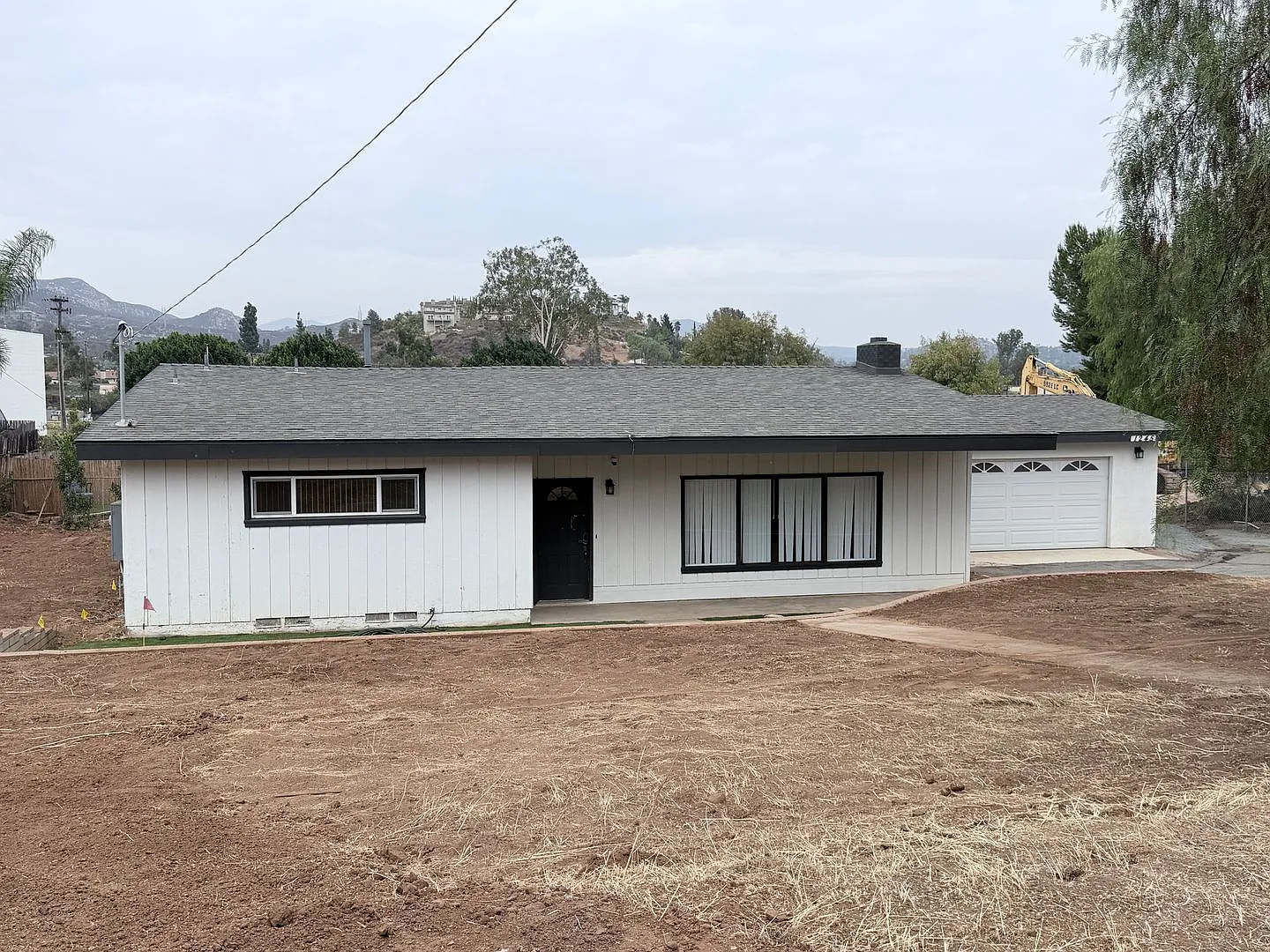 Beautiful Remodeled Ranch Style Home — Photo 1