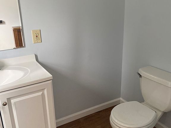 1st Flr Bathroom