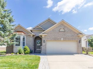 24179 Charlevoix St, Brownstown, MI 48134