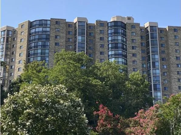 5902 Mount Eagle Dr APT 707, Alexandria, VA 22303