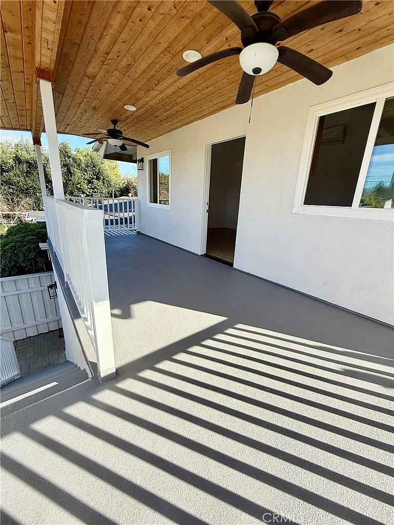 2 bed, 1.5 bath, 700 sqft, $3,000 — Photo 2