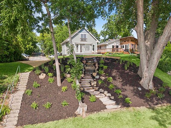 2nd image of 1728 Finch Ln
