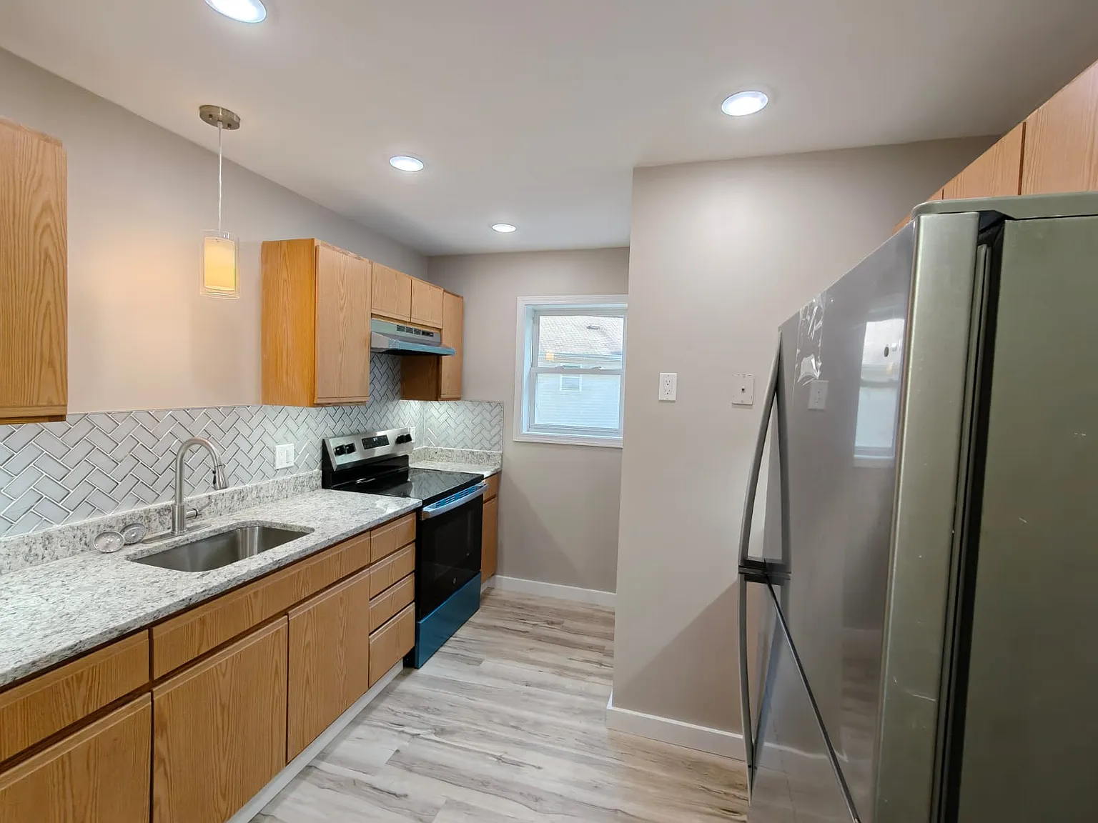 3 bed, 1200 sqft, $2,600 — Photo 2