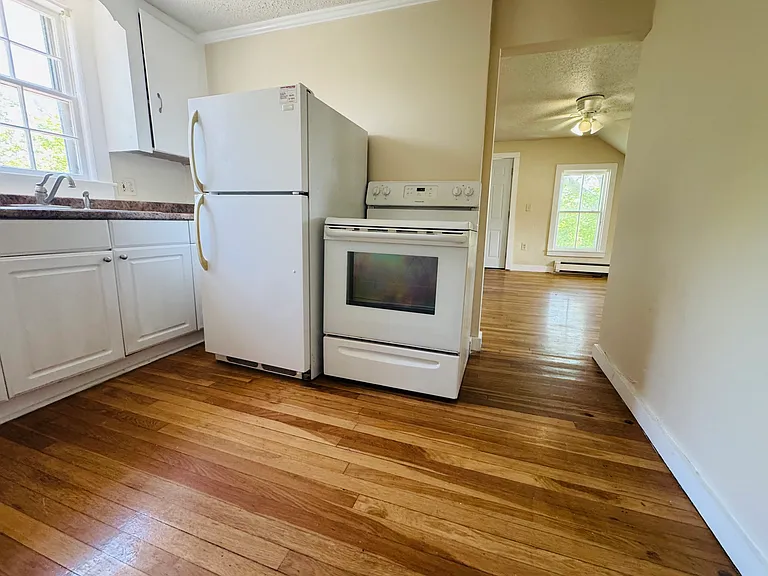 164 Main St #B — Photo 7