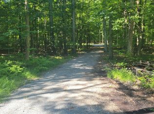 Hoadleys Rd, Hawley, PA 18428