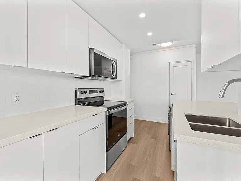 60 Tyndall Ave — Photo 35