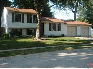 1526 Woodpointe Dr, Indianapolis, IN