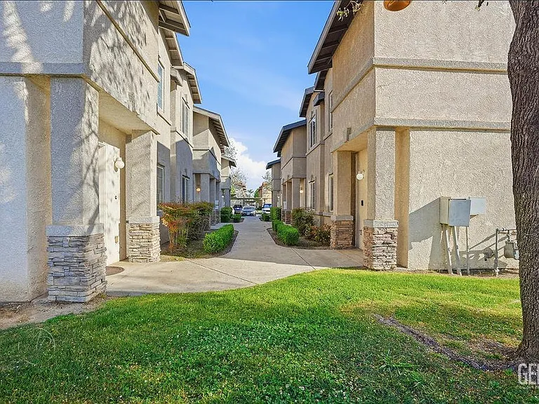 600 E Hosking Ave #10 — Photo 39
