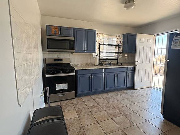 2nd image of 1006 W Yandell Dr
