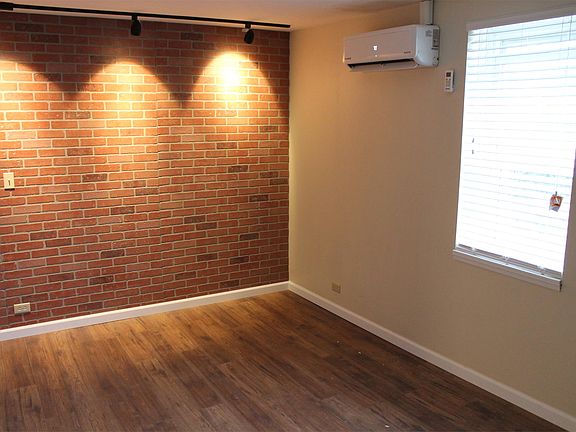 3rd image of 253 1/2 E Erie Ave #5