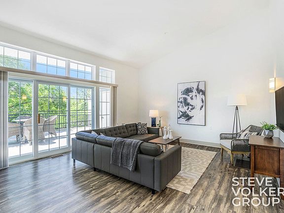 3rd image of 600 7th St NW Unit 306