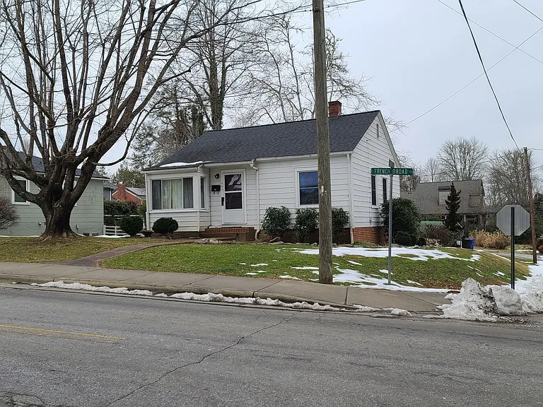 406 E French Broad St — Photo 10