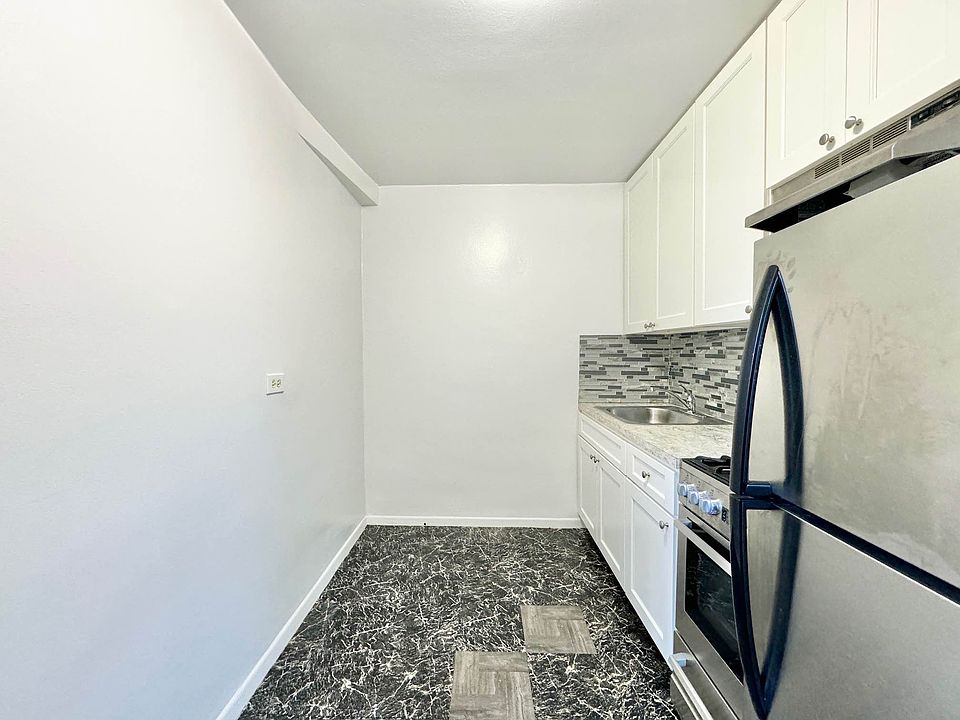 1st image of 142-27 Barclay Ave #502