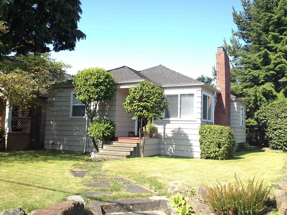 2nd image of 8421 Roosevelt Way NE