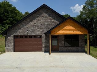 110 Hooper Dr, Charlotte, TN 37036