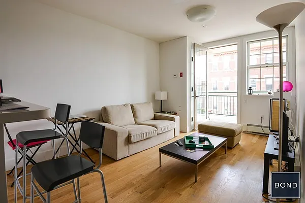 Rented by Bond New York | media 17