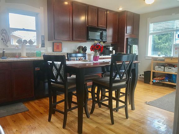 kitchen prior to remodel