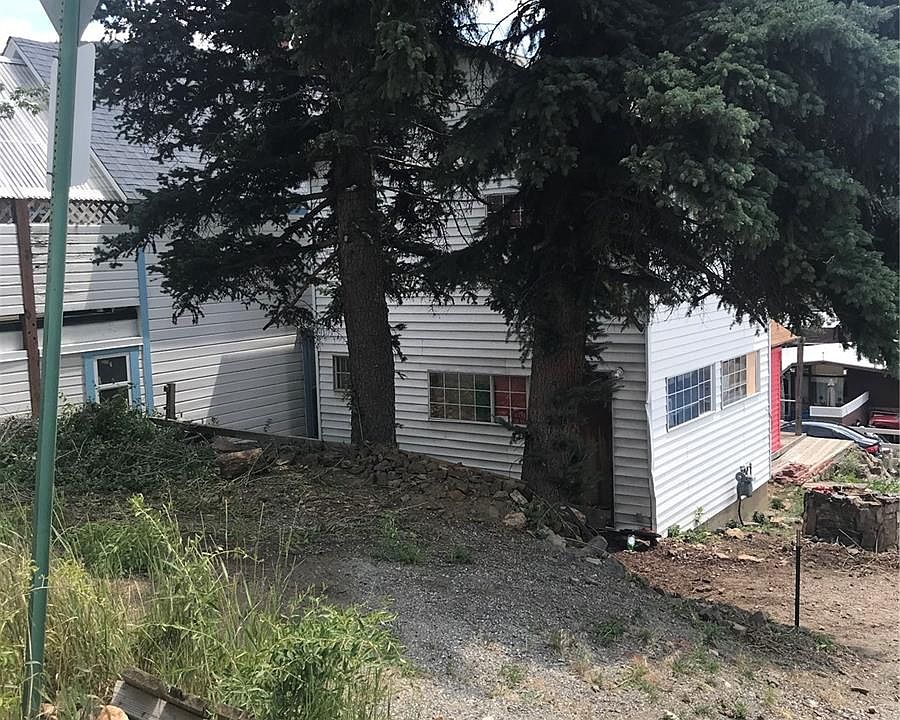 2nd image of 1302 Virginia St