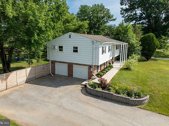 3rd image of 1309 W Evergreen Dr