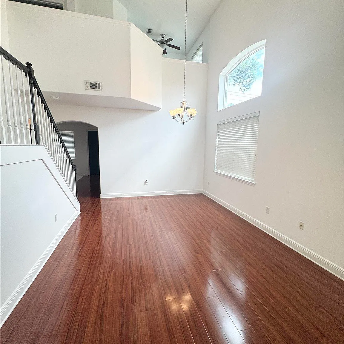 3 bed, 2.5 bath, 2334 sqft, $2,800 — Photo 3