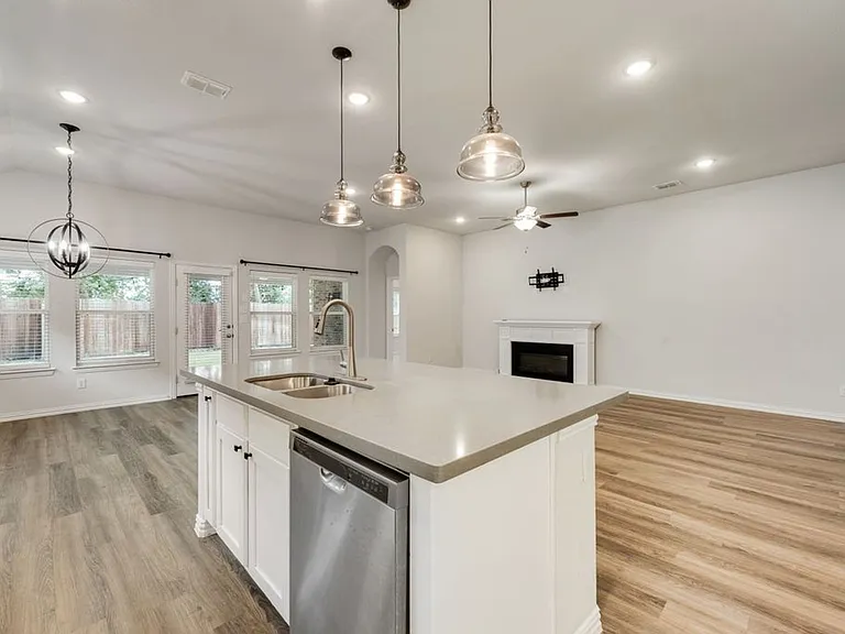 2819 Willow Ln — Photo 6