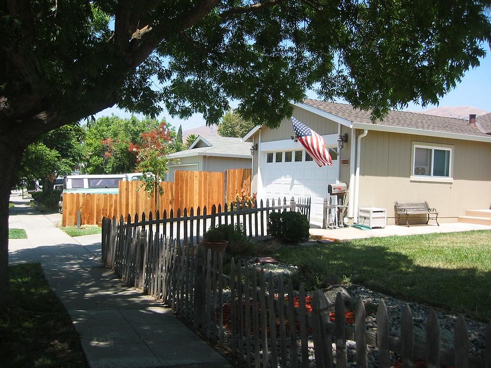 2nd image of 454 Printy Ave