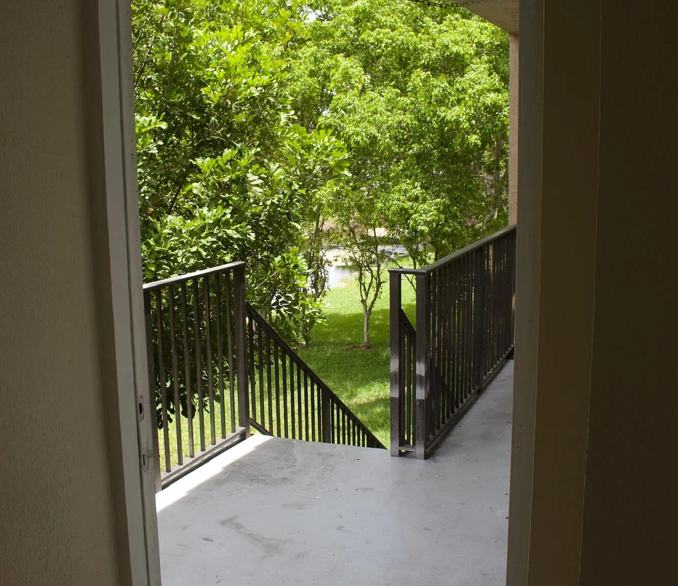 3 bed, 2.0 bath, 1090 sqft, $2,700 — Photo 4