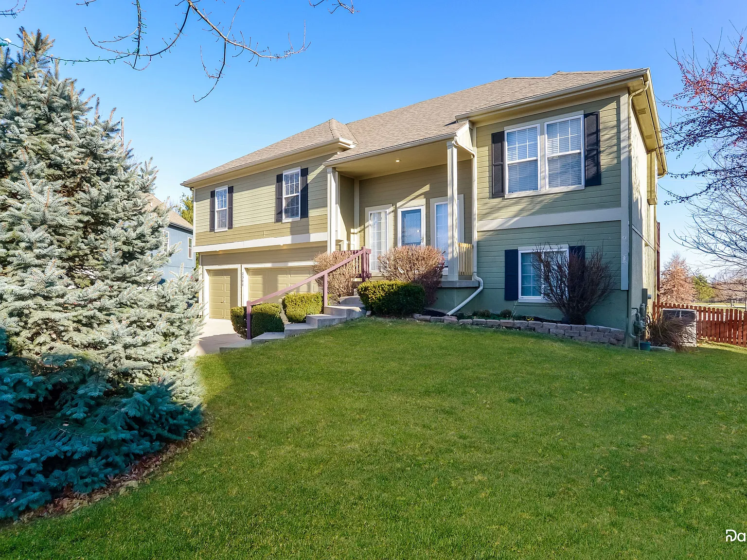 4 bed, 3.0 bath, 2426 sqft, $2,925 — Photo 2
