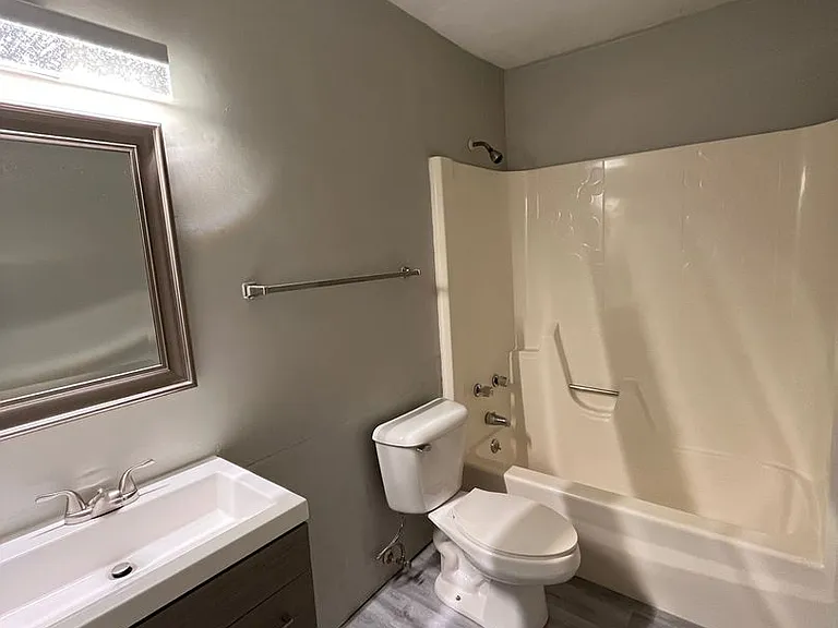 704 S Golfcrest Rd — Photo 6