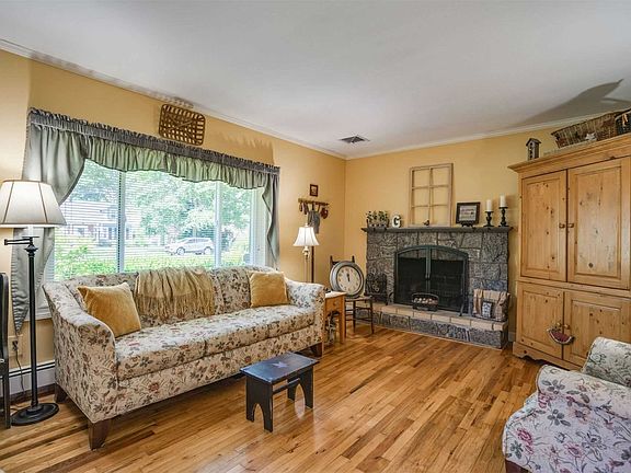 5th image of 5 Menasha Ln