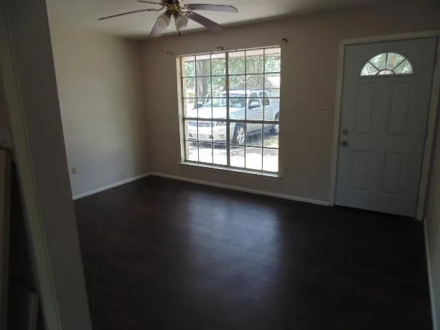 4300 Gwendolyn Dr — Photo 2