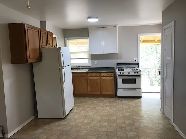 1591 Zener St — Photo 16