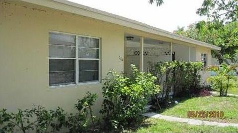 1st image of 702 SE 22nd St