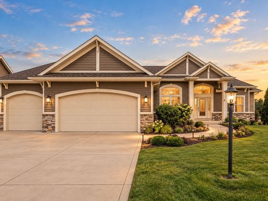 1350 Treviso Bay Dr, Valparaiso, IN 46385