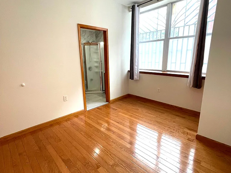 916 Green St #1 — Photo 7