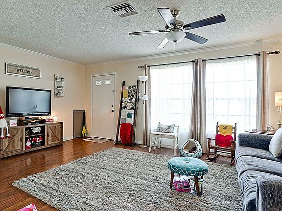 3rd image of 3709 21st Ave W