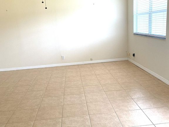 4th image of 202 Bedford St APT 72